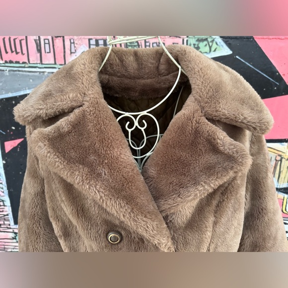 Retro 1970’s Luxurious Tan Faux Fur Double Breasted Coat - Medium - Picture 4 of 7